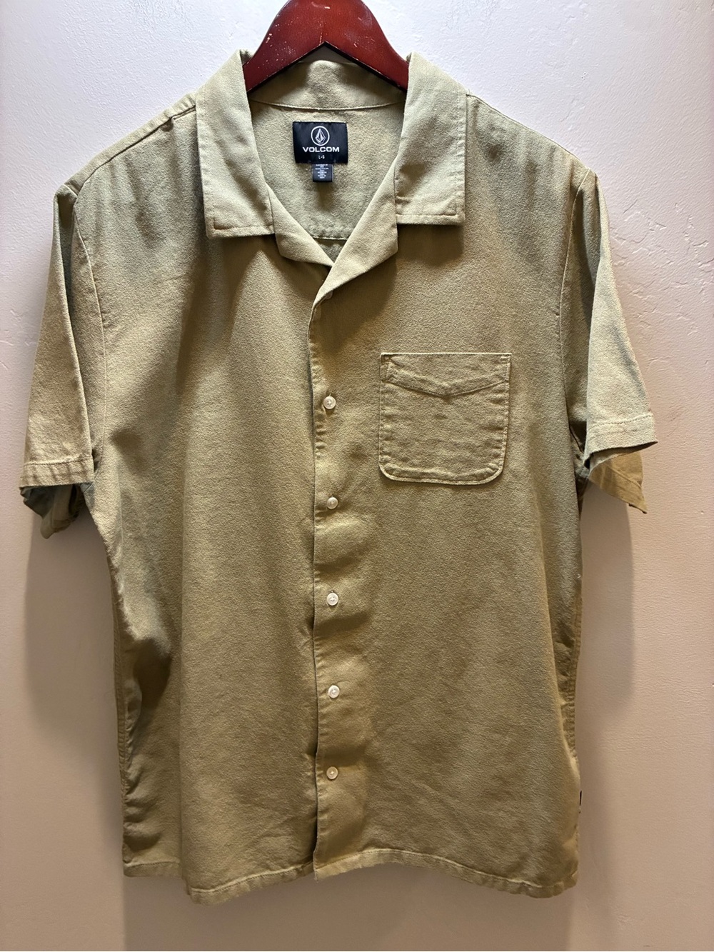 Volcom Men’s Stone Zone Short-Sleeve Button-Up Shirt in Olive